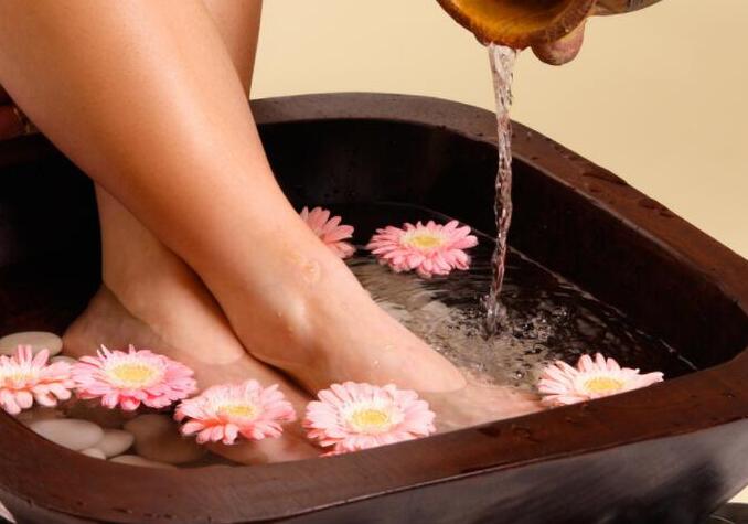 冬天泡脚需要注意哪些事项 冬天泡脚需要注意哪些事项