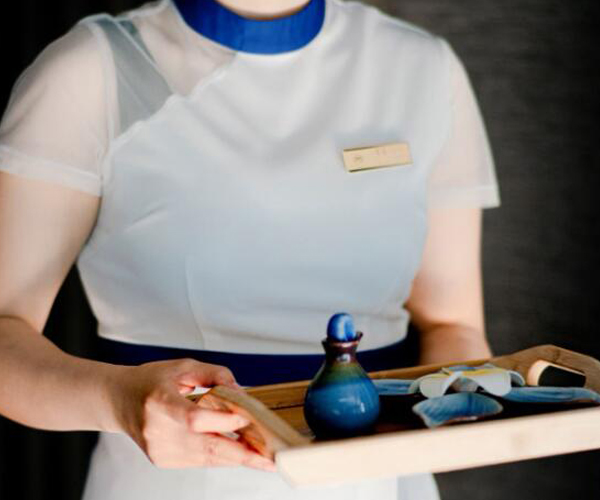 南京高端会所里的平等哲学，脱下西装我们都是孩子